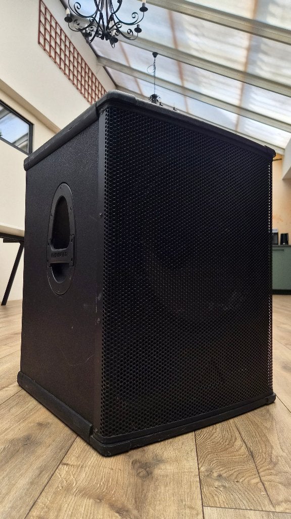 2 x Behringer Eurolive B1800X Pro Subwoofer 1600W prijs p/s, Gebruikt, Subwoofer, Ophalen of Verzenden, Geschikt voor surround/home cinema