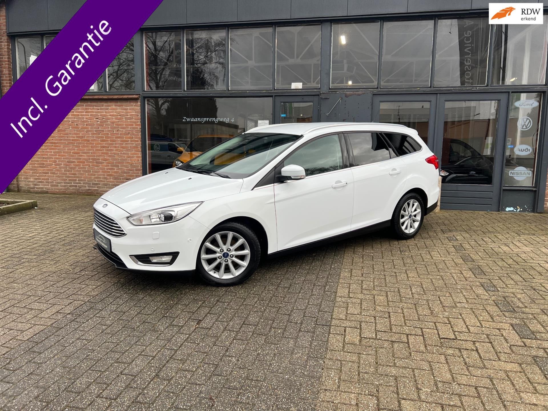 Ford Focus Wagon 1.0 Titanium, Cruise control, Navi, Leder,, Gebruikt, Zwart, Leder en Stof, Wit