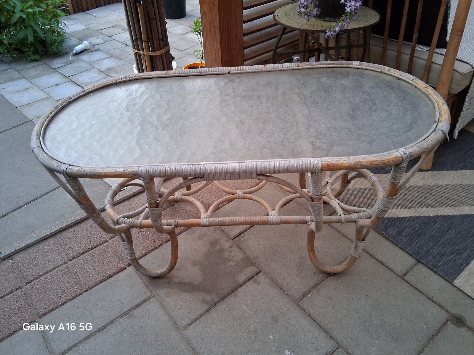 rotan tafel in vintage staat, Ophalen, Gebruikt, 100 tot 150 cm, Vintage