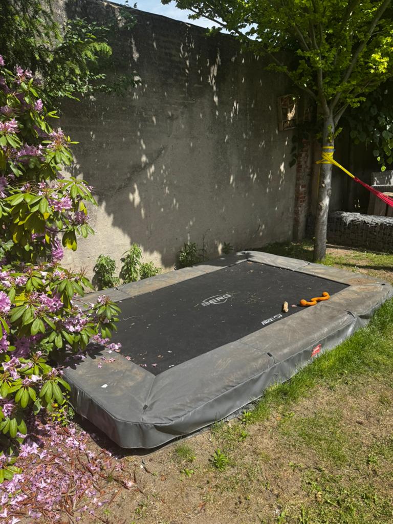 Berg trampoline 3,5x2m, Ophalen, Gebruikt