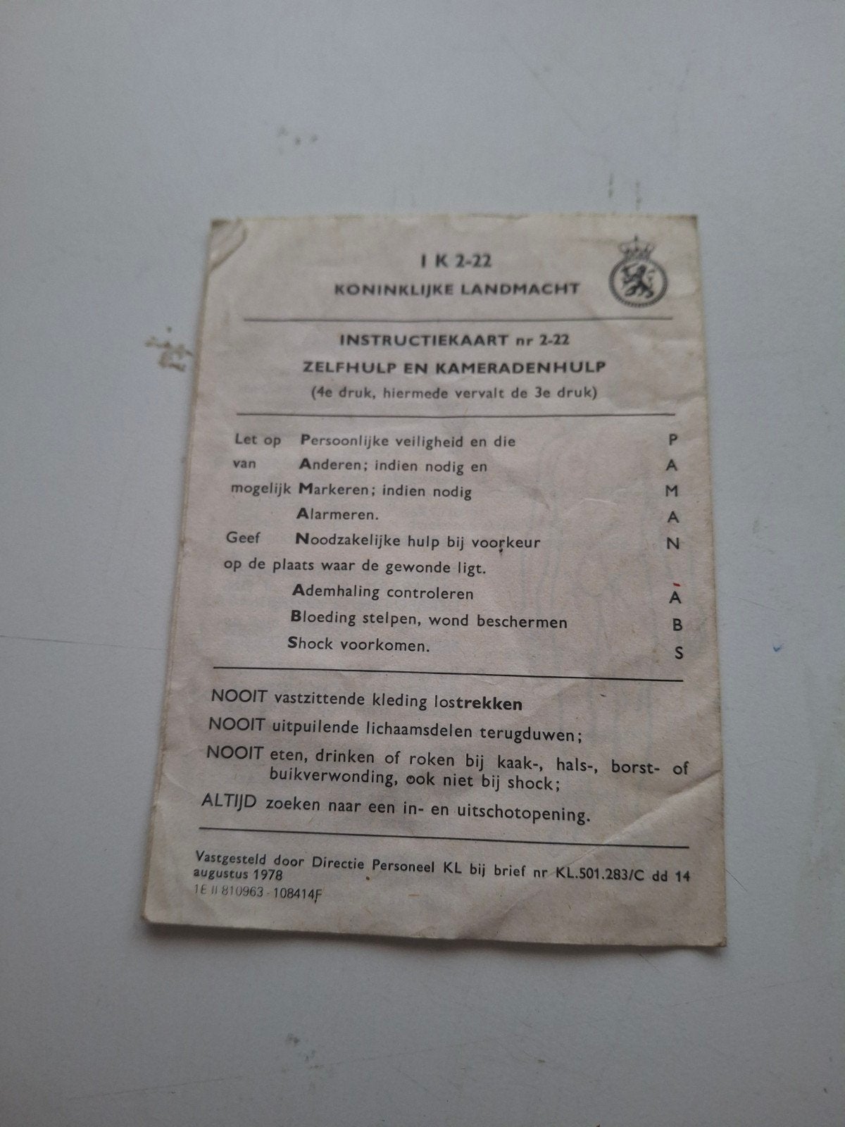 Instructiekaart nr 2-22 zelfhulp en kameradenhulp. Landmacht, Verzamelen, Ophalen of Verzenden, Landmacht, Nederland, Overige typen