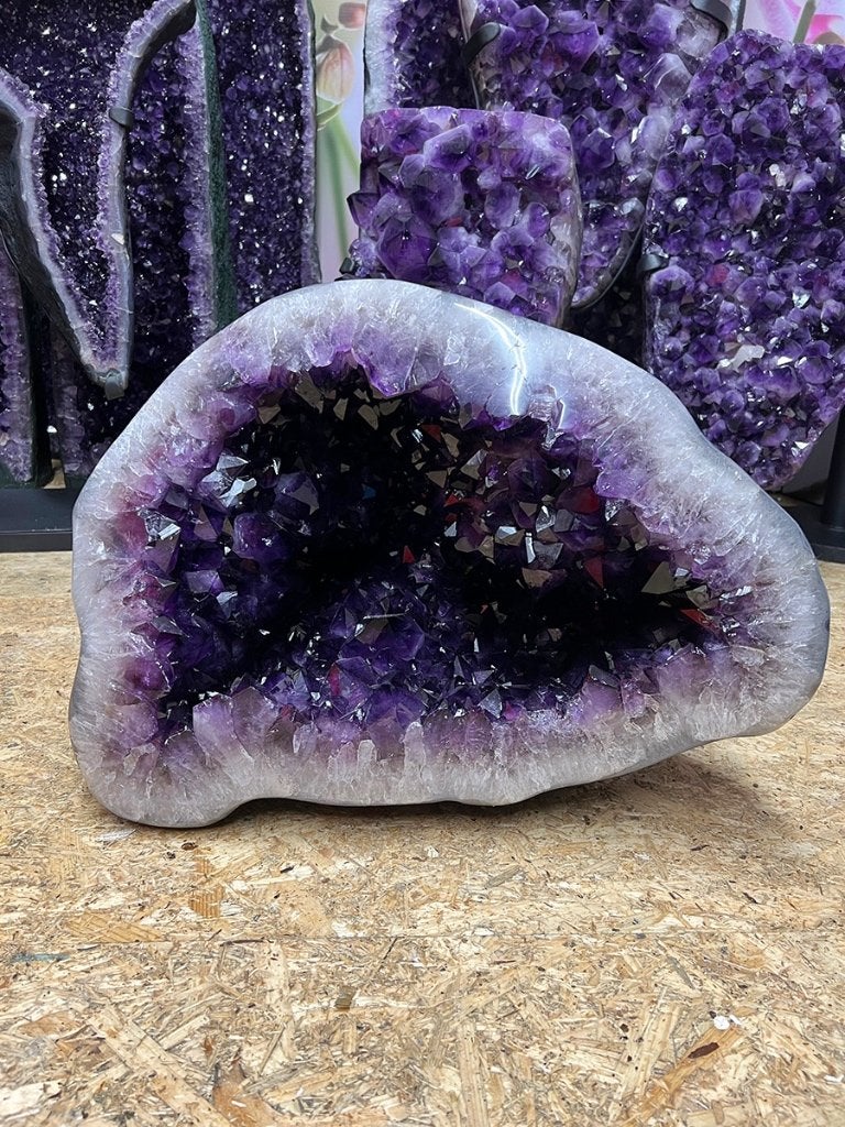 Amethist geode (22) Mooi diep paars, prachtige kristallen, Ophalen of Verzenden, Mineraal