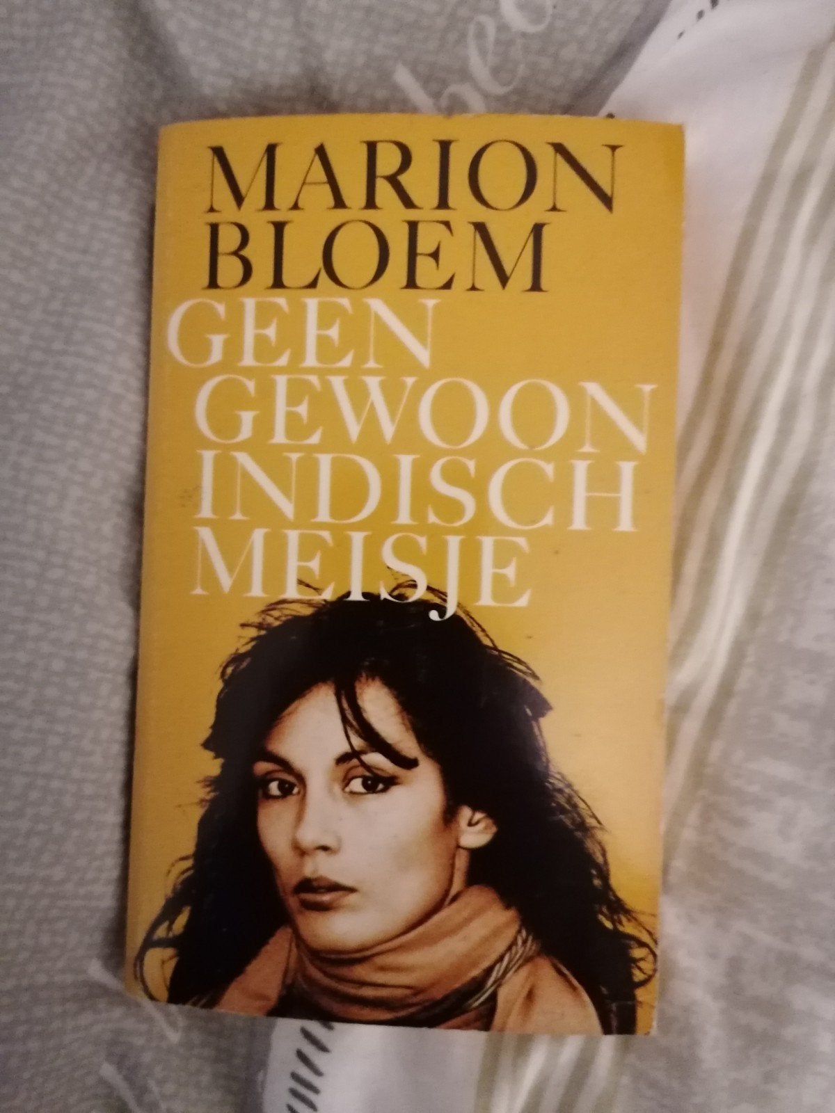 Marion Bloem - Geen gewoon Indisch meisje, Ophalen of Verzenden, Gelezen, Marion Bloem, Nederland