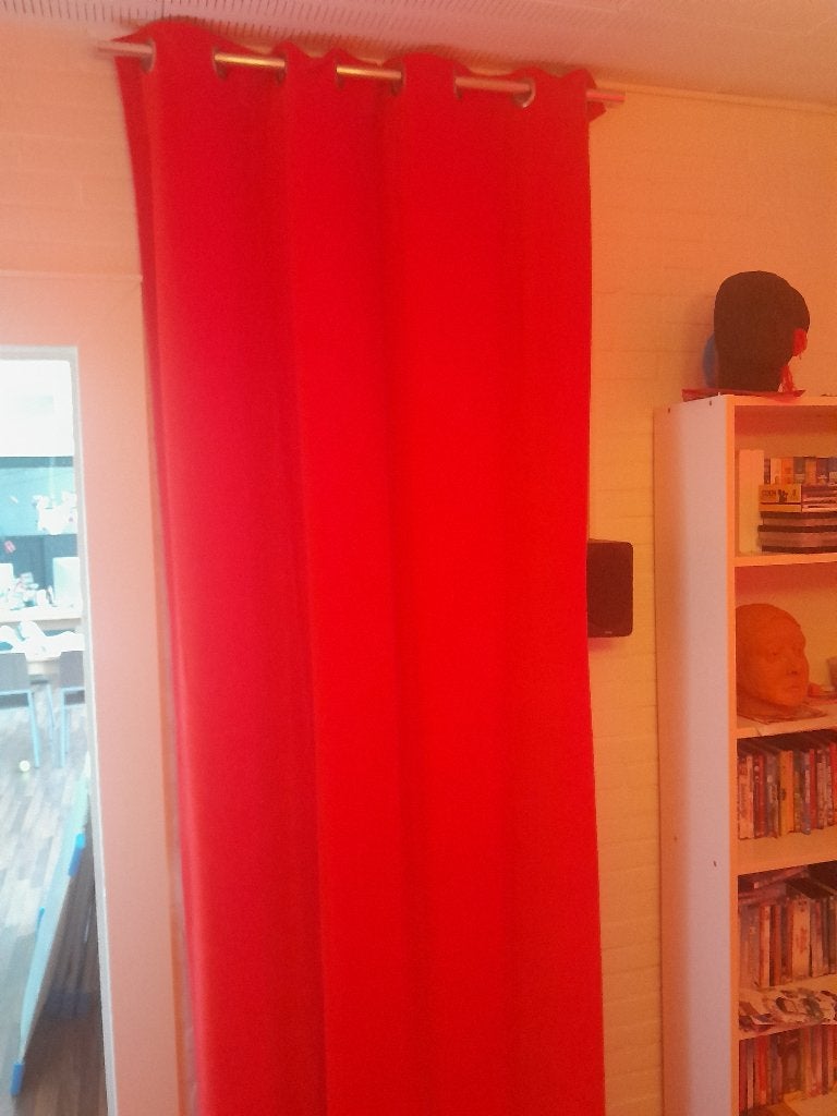 te koop 1x Rode velours gordijn 110x270cm, Met ringen, Fluweel, Gordijn, Rood