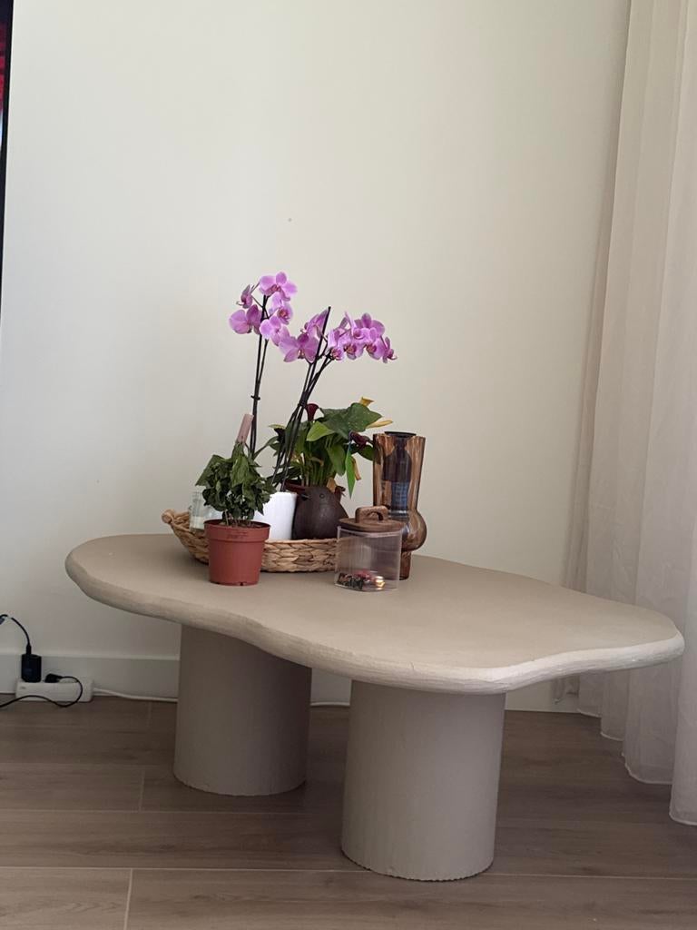 Betonlook Japandi Salontafel - Organische Vorm, Huis en Inrichting, Tafels | Salontafels, Ophalen, Overige materialen, 100 tot 150 cm