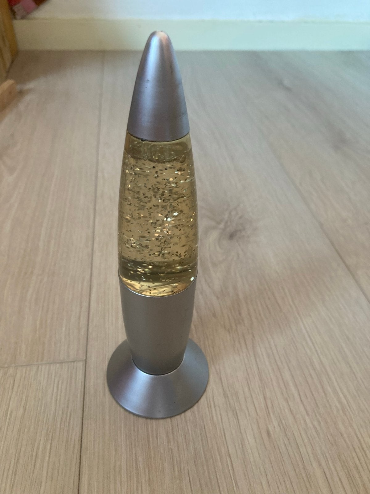 Glitter lavalamp zilverkleurig met goudkleurige glitters, Ophalen, Gebruikt, Metaal, Zilver