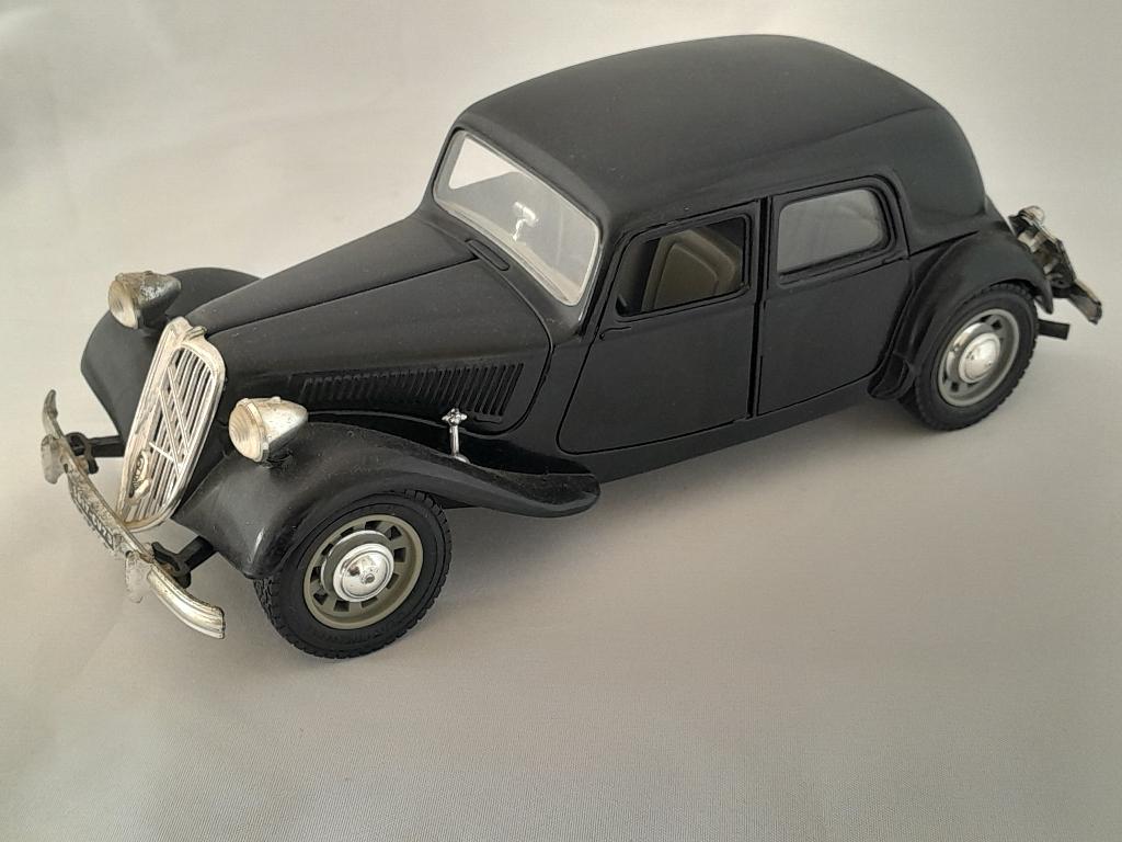 Citroën Traction 15CV 1:24 van Bburago, Hobby en Vrije tijd, Modelauto's | 1:24, Ophalen of Verzenden, Zo goed als nieuw, Auto