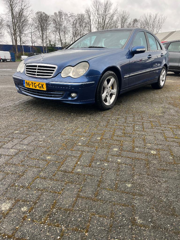 Mercedes-Benz C220 CDI in een super staat/goed onderhouden!!, Auto's, Mercedes-Benz, Automaat, Zwart, 4 cilinders, Blauw