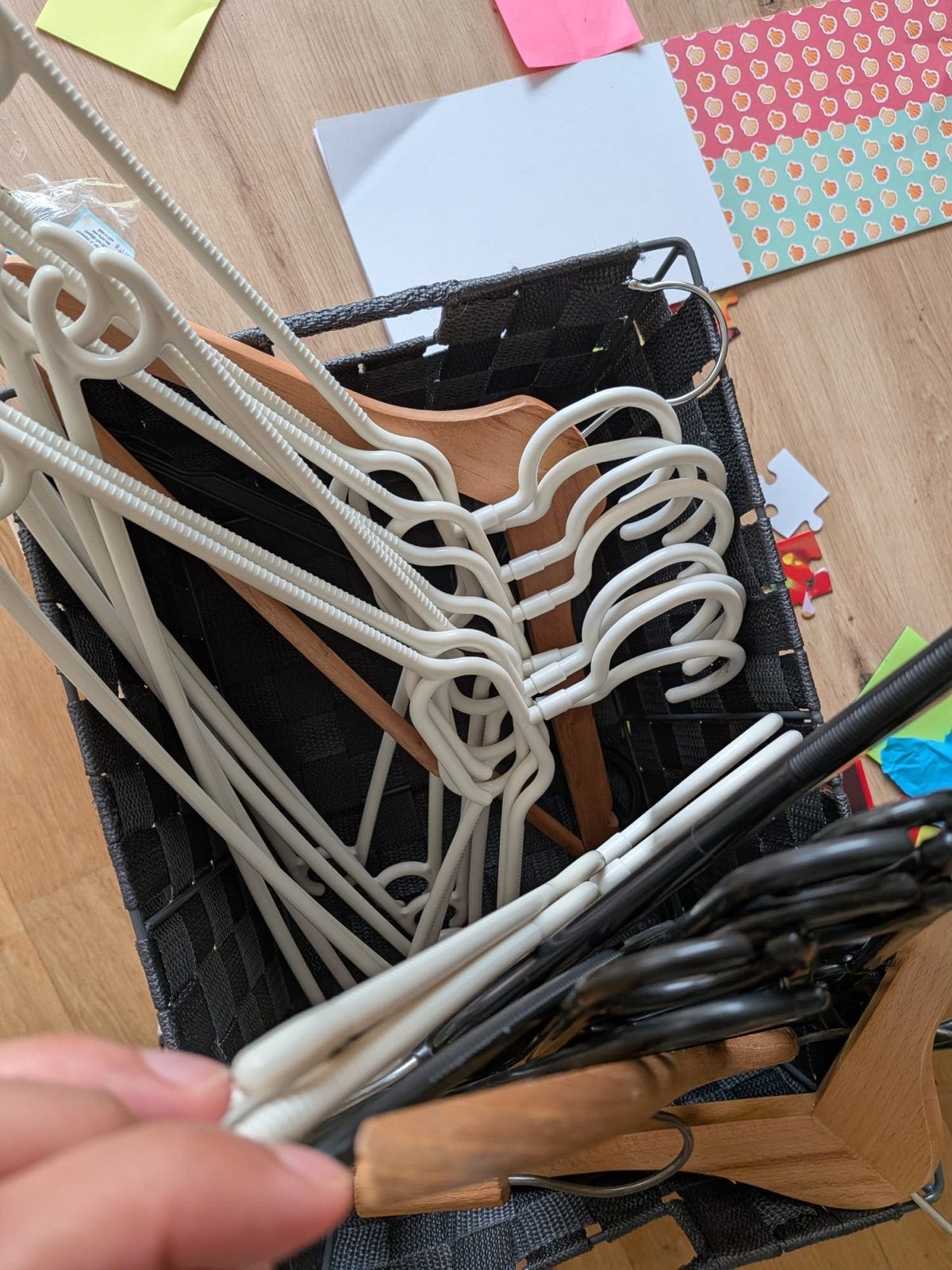 Gratis Diverse kledinghangers (hout, kunststof), Ophalen, Gebruikt, Hout, Volwassenen