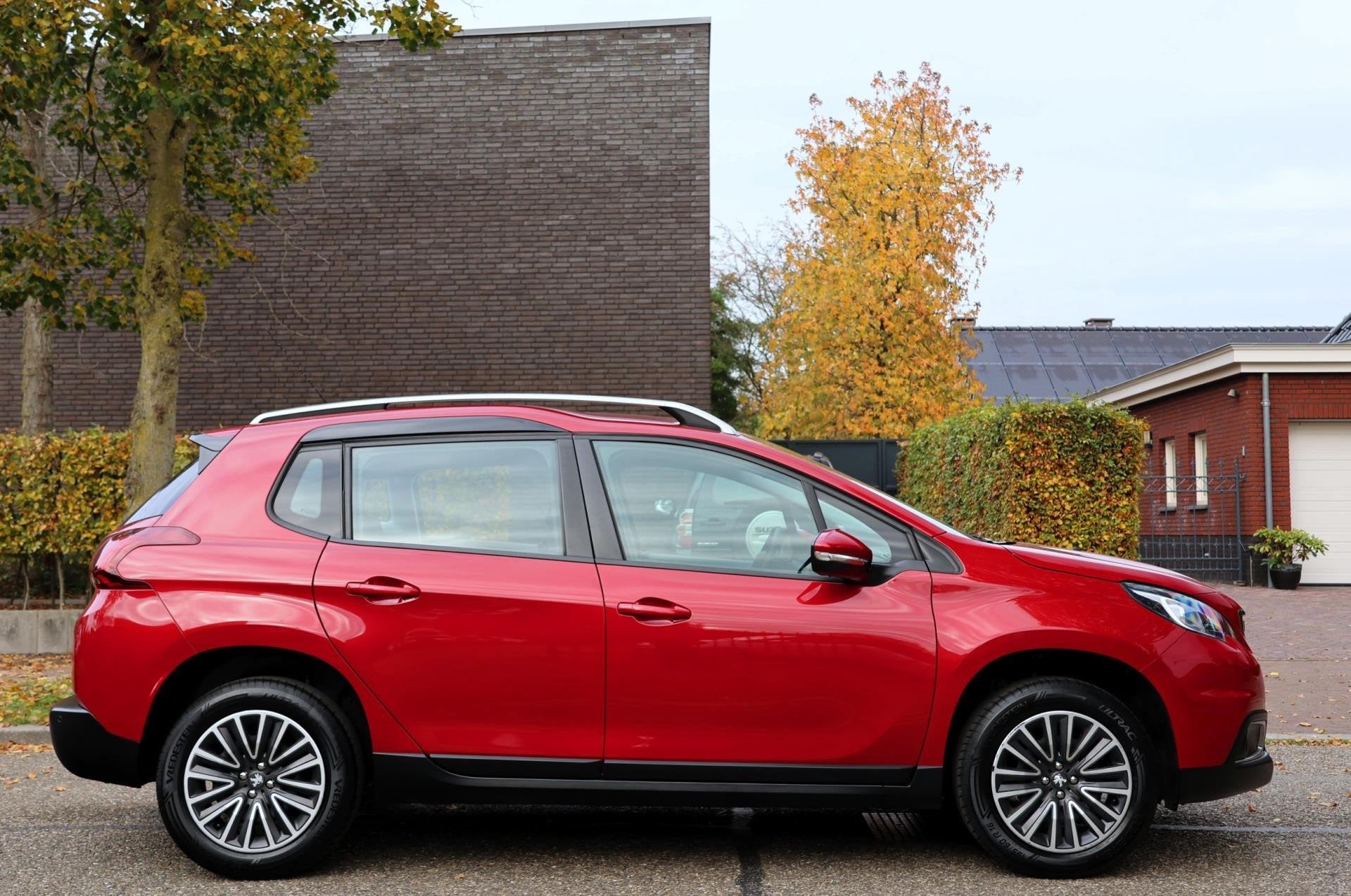 Peugeot 2008 1.2 PureTech Blue Lion | CARPLAY | NAVI | AIRCO, Auto's, Voorwielaandrijving, 83 pk, Gebruikt, Euro 6