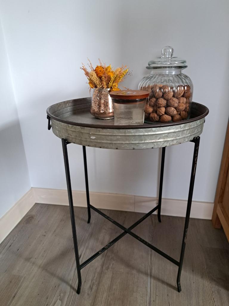 Te koop, mooi en handig bijzettafeltje., Ophalen, Zo goed als nieuw, Rond, Minder dan 55 cm