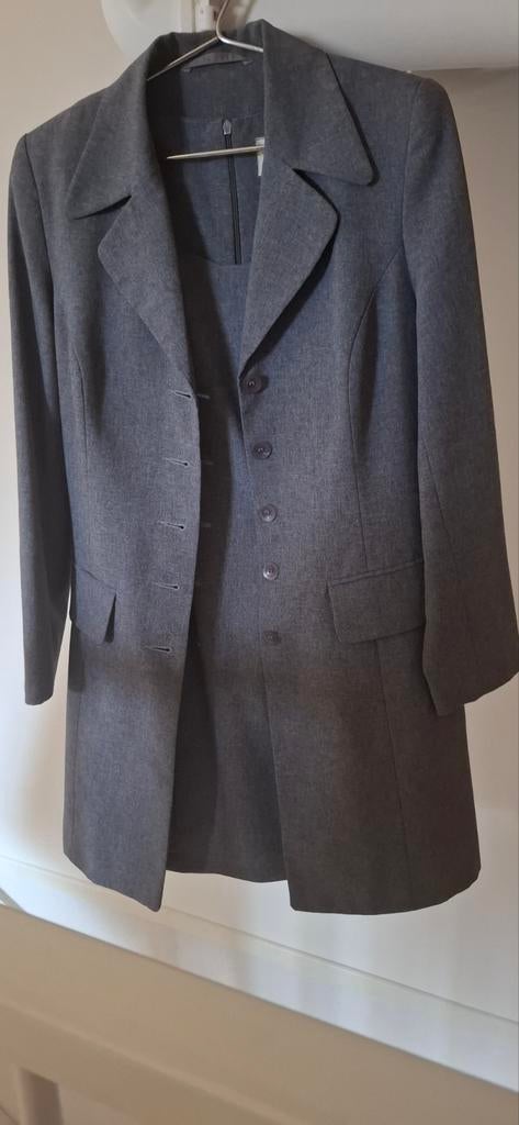 Grijs (donker) mantelpak maat 36/38, Kleding | Dames, Ophalen of Verzenden, Gedragen, Maat 36 (S), Grijs