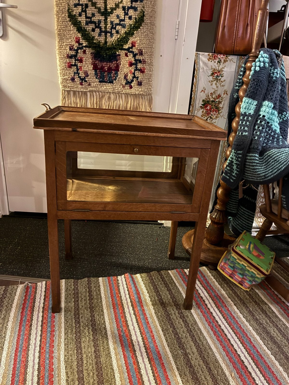 Antieke houten theekastje met geslepen glas!, Antiek en Kunst, Ophalen