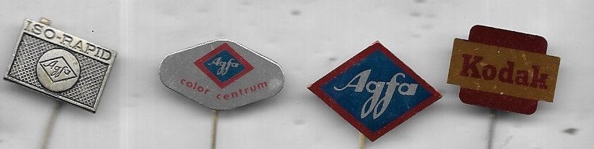 4 FOTO FILM CAMERA VERSCHILLENDE SPELDEN AGFA KODAK, Verzamelen, Speldjes, Pins en Buttons, Ophalen of Verzenden, Gebruikt, Overige onderwerpen