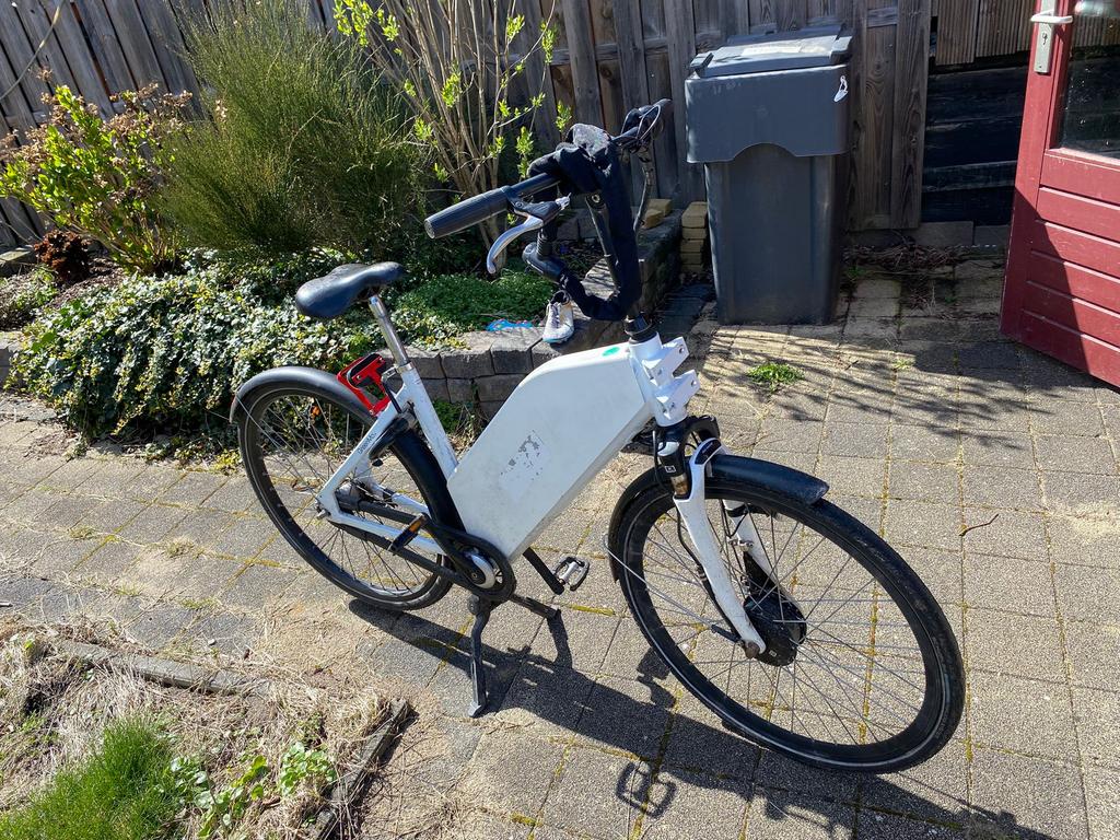 Elektrische fiets (Thuisbezorgd fiets Wit) + GRATIS hangslot, Ophalen, Gebruikt, Overige merken