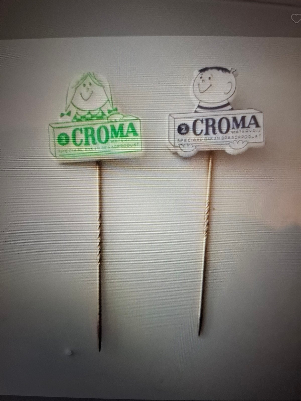 2 Speldjes Croma, Ophalen of Verzenden, Zo goed als nieuw, Merk, Speldje of Pin
