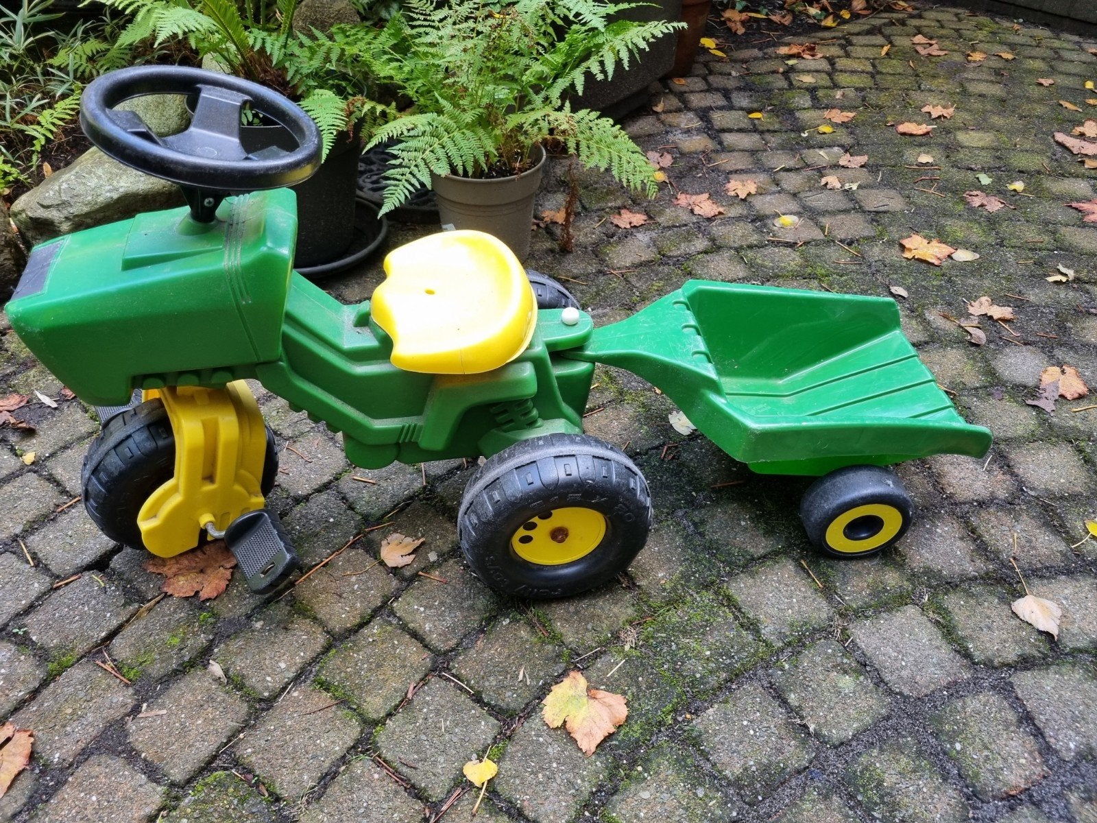 Groene traptractor met aanhanger voor kinderen, Ophalen, Gebruikt