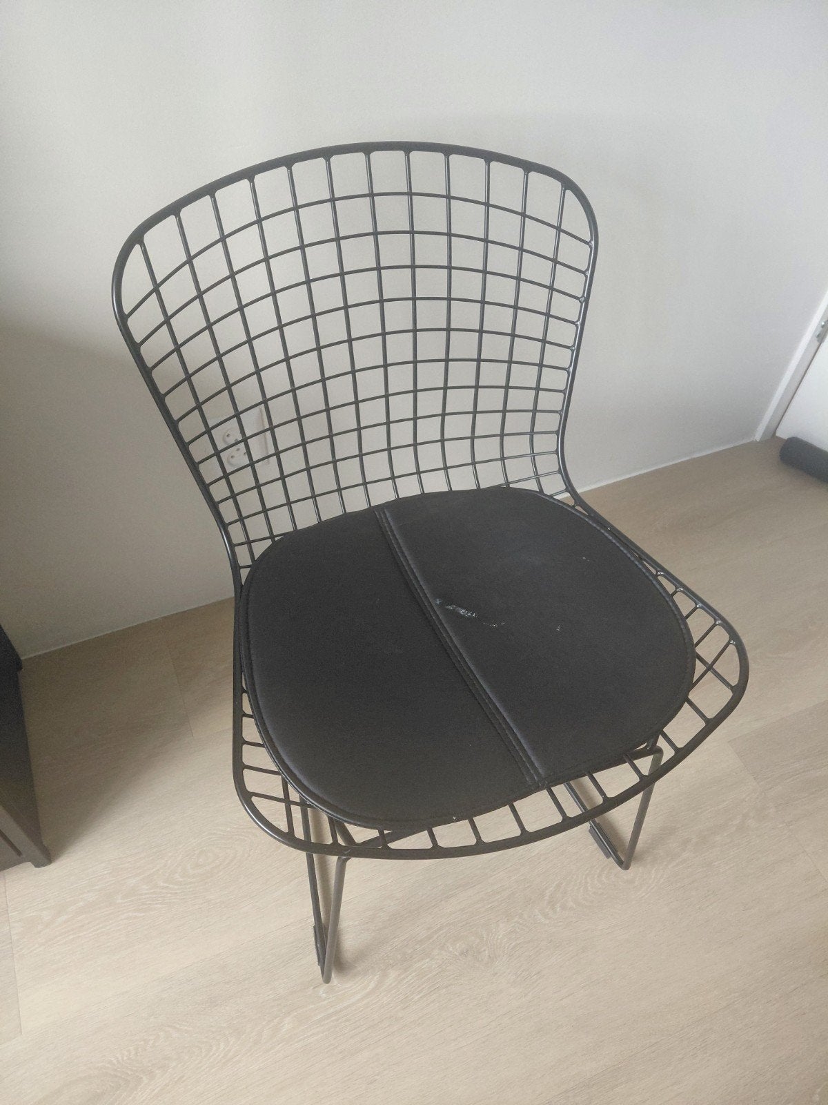 Zwarte draadstoel met kussen - DS4U stijl, Gebruikt, Modern, Industrieel, Zwart, Ophalen of Verzenden