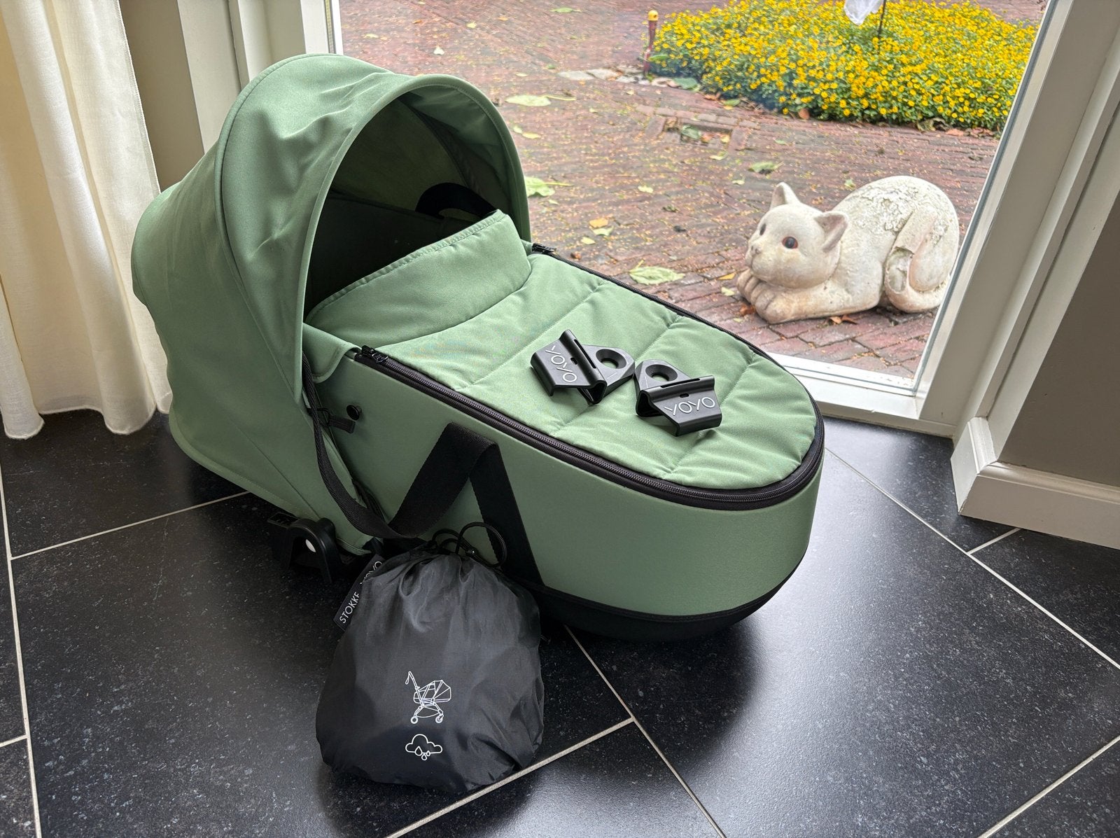 Stokke YOYO reiswieg/bassinet olijfgroen, zo goed als nieuw, Zo goed als nieuw, Met reiswieg, Ophalen, Kinderwagen