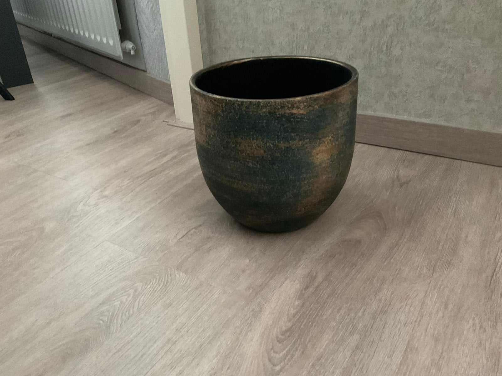 Mooie nog nieuwe keramieken plantenpot goud/blauw/groen, Nieuw, Steen/keramiek, Ophalen, 24 cm