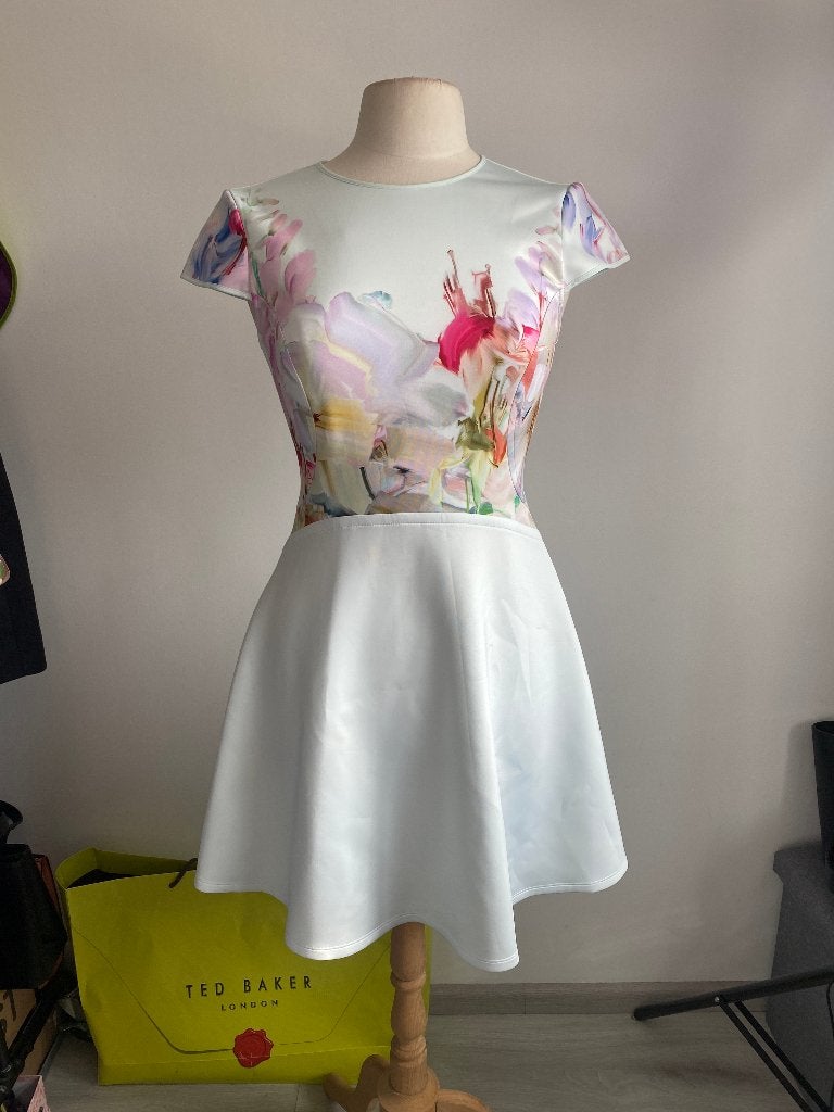 Ted Baker jurk maat 38 met bloemenprint, Kleding | Dames, Maat 38/40 (M), Meerkleurig, Ophalen of Verzenden, Zo goed als nieuw