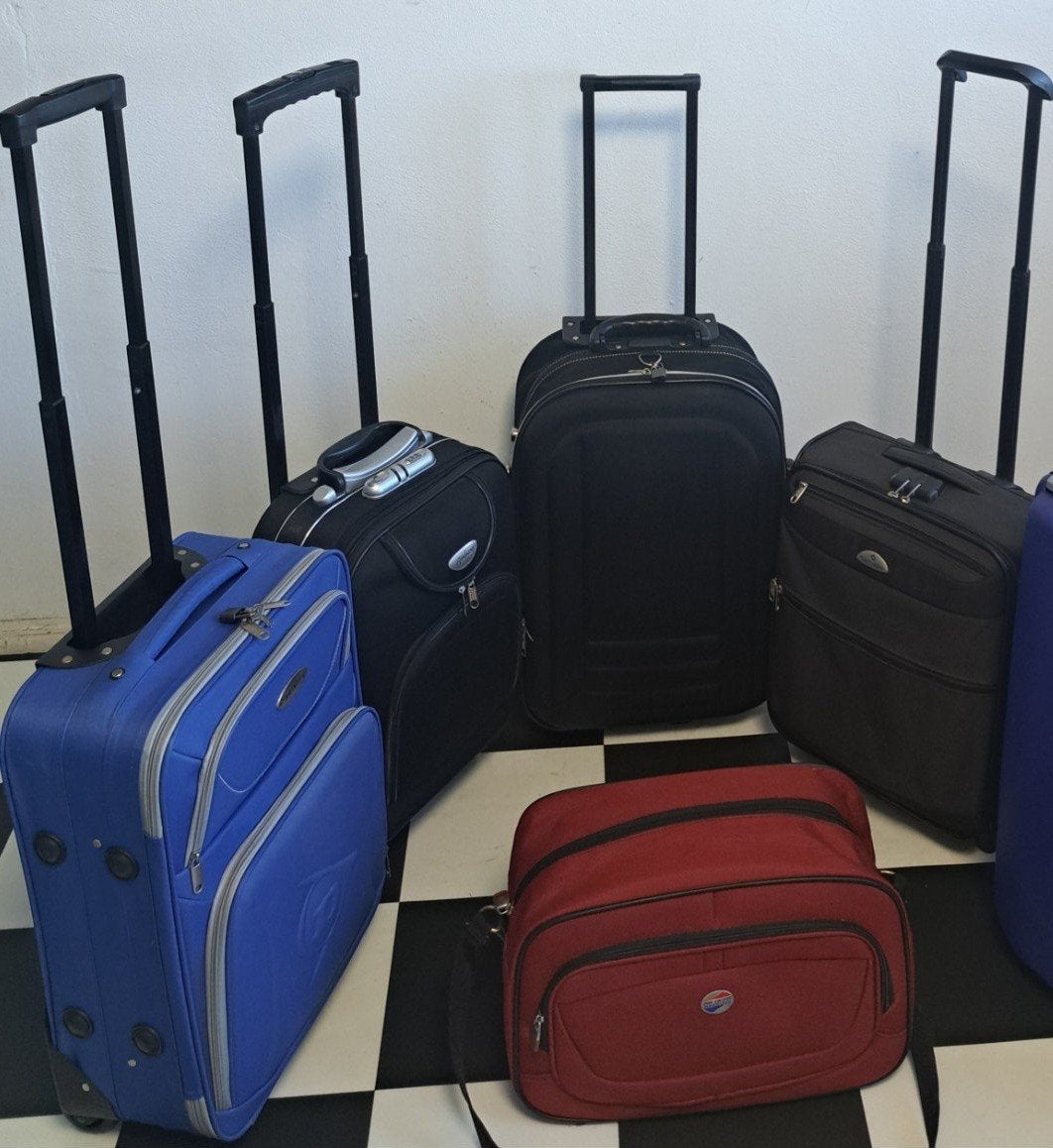 4 Handbagage verschillende merken Reiskoffer
Sterke, degelij, Sieraden, Tassen en Uiterlijk, Wieltjes, 50 tot 60 cm, Hard kunststof
