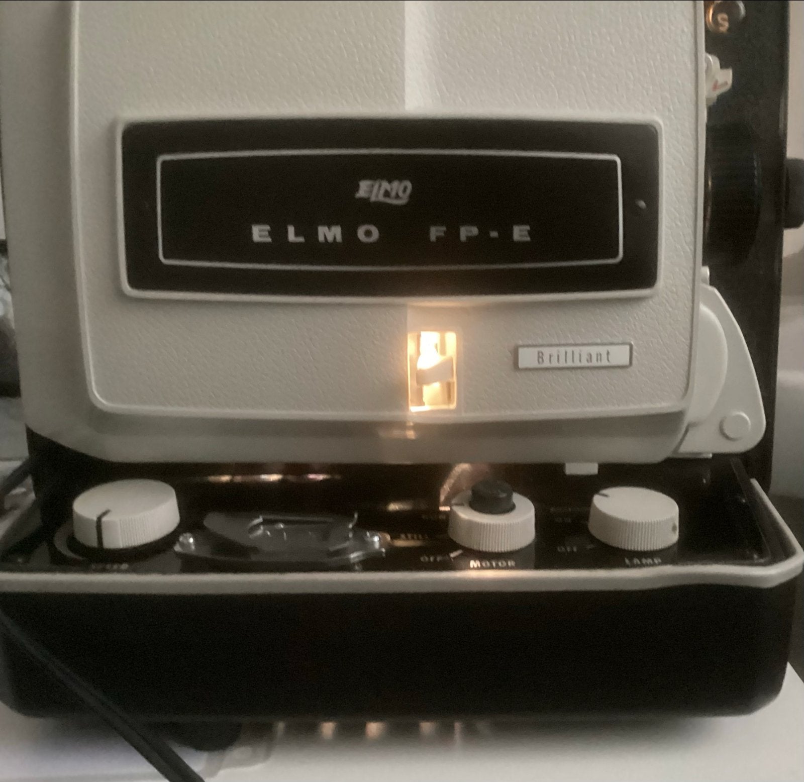 Elmo FP-E 8mm Filmprojector met originele doos en accessoire, Verzamelen, Fotografica en Filmapparatuur, Ophalen, 1960 tot 1980