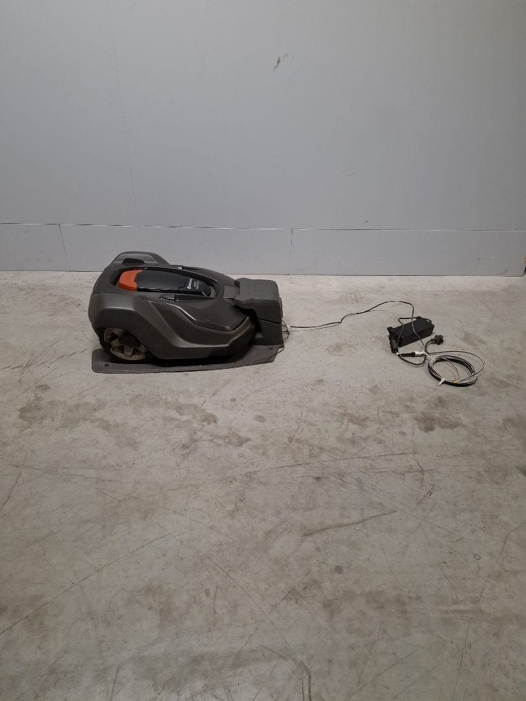 Husqvarna 450x robotmaaier, Gebruikt, Bestuurbaar via app, Ophalen of Verzenden, 20 tot 25 cm