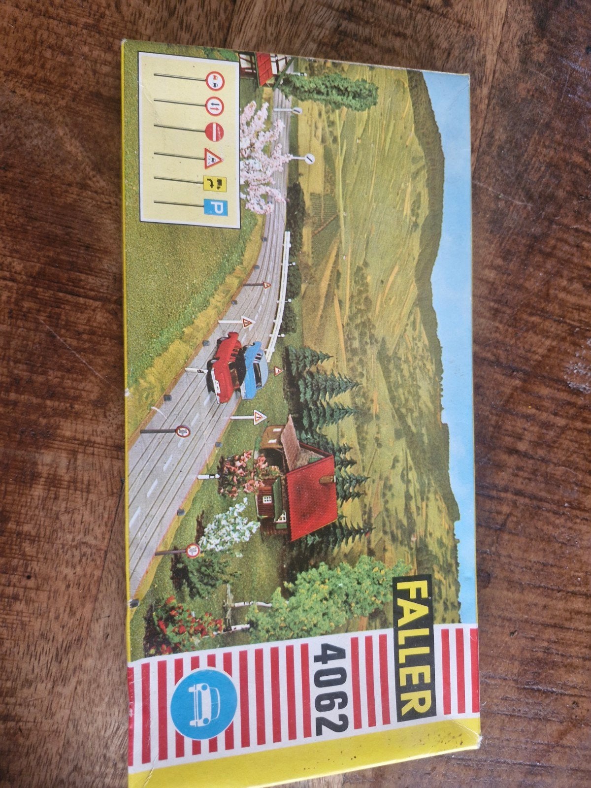 Faller 4062 Modelbouw Wegdek met Verkeersborden, Ophalen of Verzenden, Nieuw, Overige typen