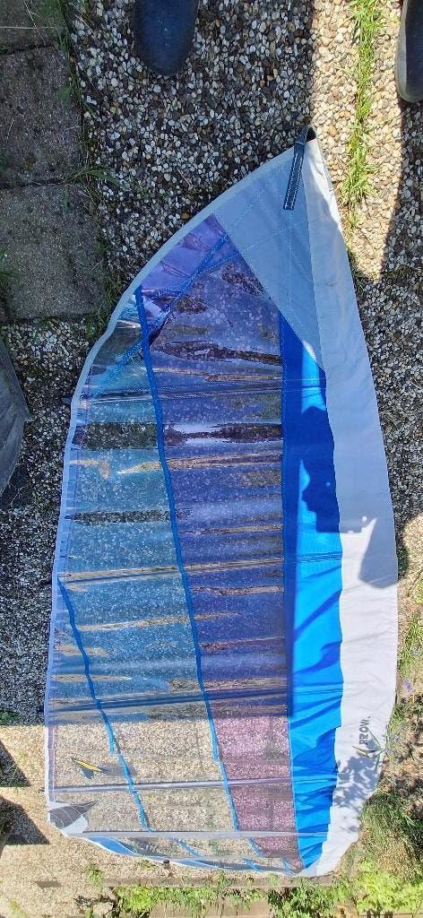 Te koop Surfzeil TOM HAWK 7,10 m2, Ophalen, Zo goed als nieuw, Zeil