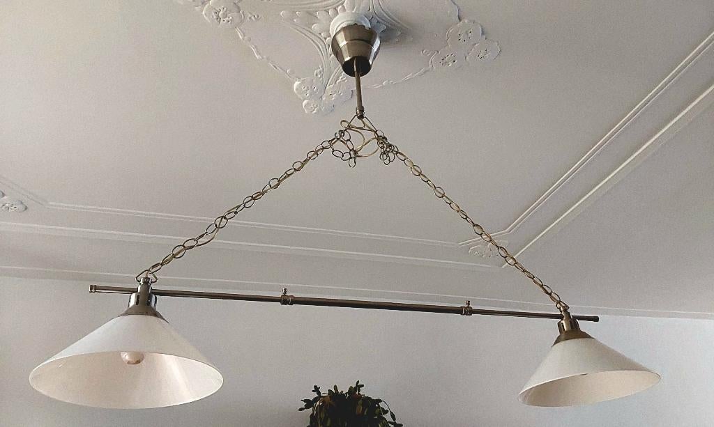 IKEA hanglamp met 2 witte kappen, Huis en Inrichting, Lampen | Hanglampen, Ophalen, Zo goed als nieuw, Glas, 75 cm of meer