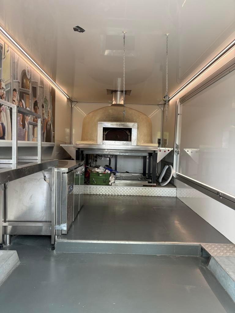 Pizza aanhanhwagen, Ophalen