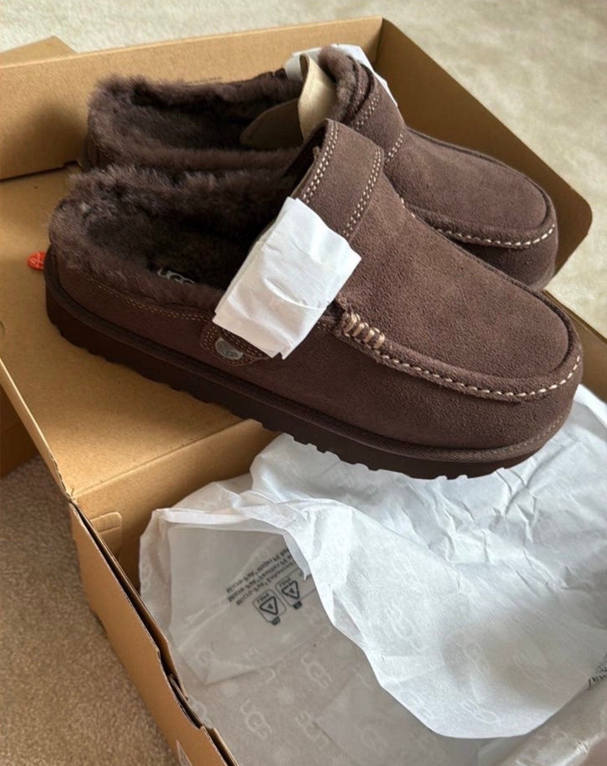 Ugg Evelina Burnt Cheddar, Bruin, Nieuw, Ophalen of Verzenden, Pantoffels of Sloffen