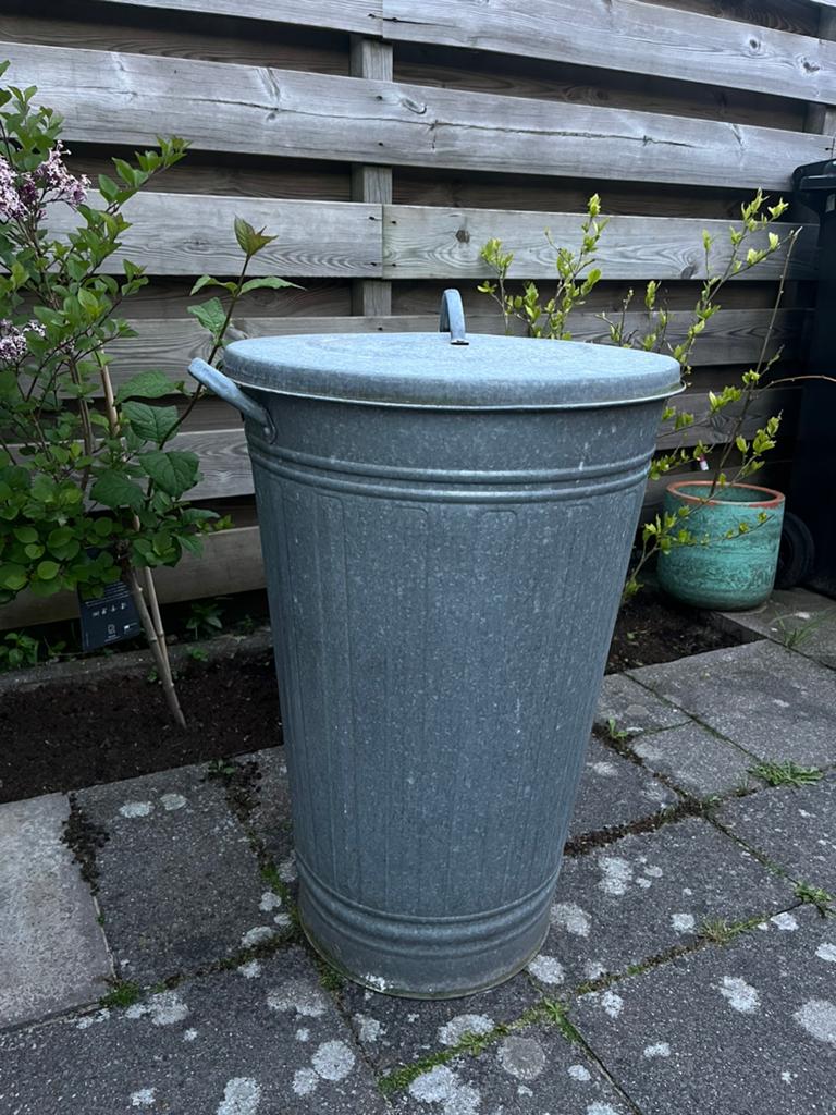 Zinken prullenbak, Ophalen, Overige materialen, Gebruikt, 20 tot 30 liter