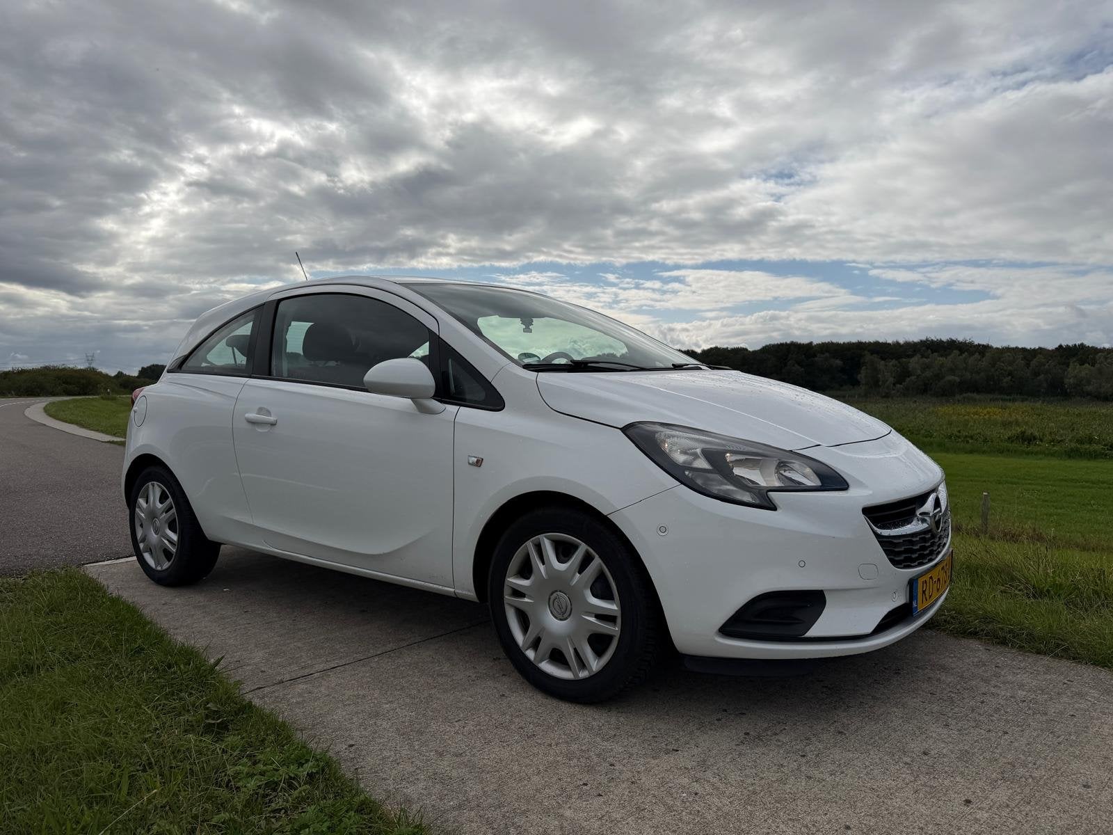 Opel Corsa E Automaat - Nov 2017 –APK  06-11-2027, Auto's, Stof, 40 €/maand, Origineel Nederlands, Particulier
