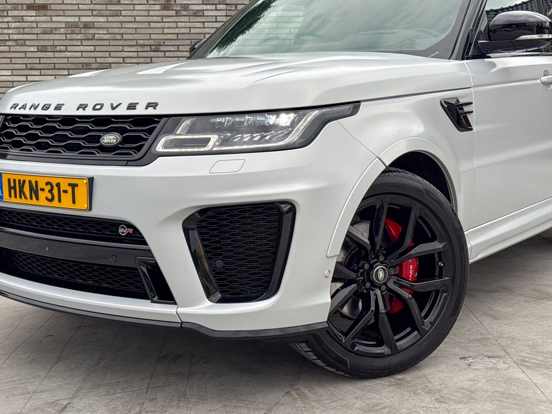 Land Rover RANGE ROVER SPORT 5.0 V8 SC SVR * MATTE SILVER SV, Auto's, Land Rover, Automaat, Gebruikt, 3000 kg, Leder