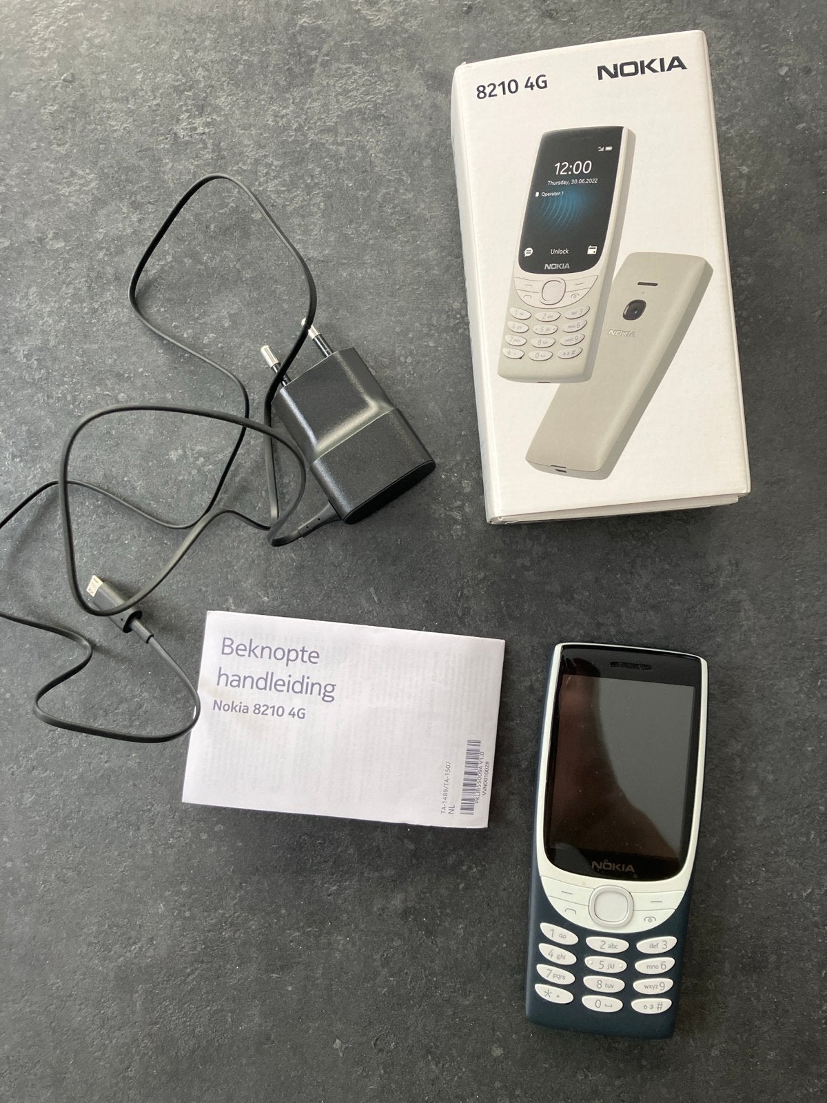 Nokia 8210 4G - Zo goed als nieuw, Ophalen, Zwart, Fysiek toetsenbord, Klassiek of Candybar