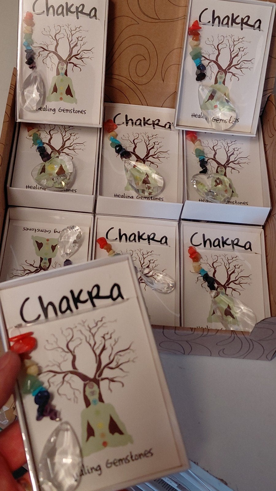 Doos met 12 Chakra edelsteen hangers - mineralen, Verzamelen, Ophalen of Verzenden