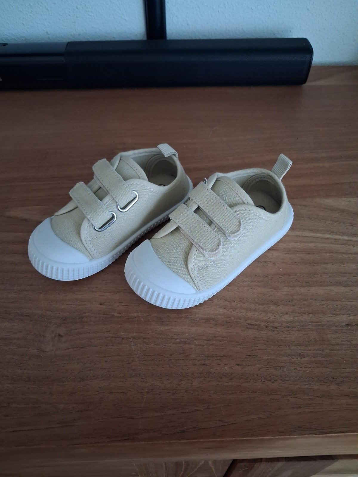 Nieuwe beige schoentjes met klittenband maat 24, Kinderen en Baby's, Babykleding | Schoentjes en Sokjes, Schoentjes, Jongetje of Meisje