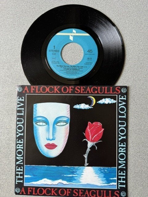 A FLOCK OF SEAGULLS - the more you live 7 INCH 1984 NL, Gebruikt, 7 inch, Ophalen of Verzenden, Pop