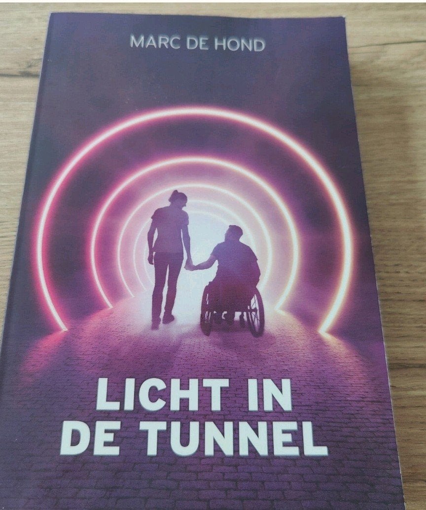 Licht in de Tunnel - Marc de Hond (Zo goed als nieuw), Boeken, Ophalen of Verzenden, Zo goed als nieuw, Marc de Hond, Overige
