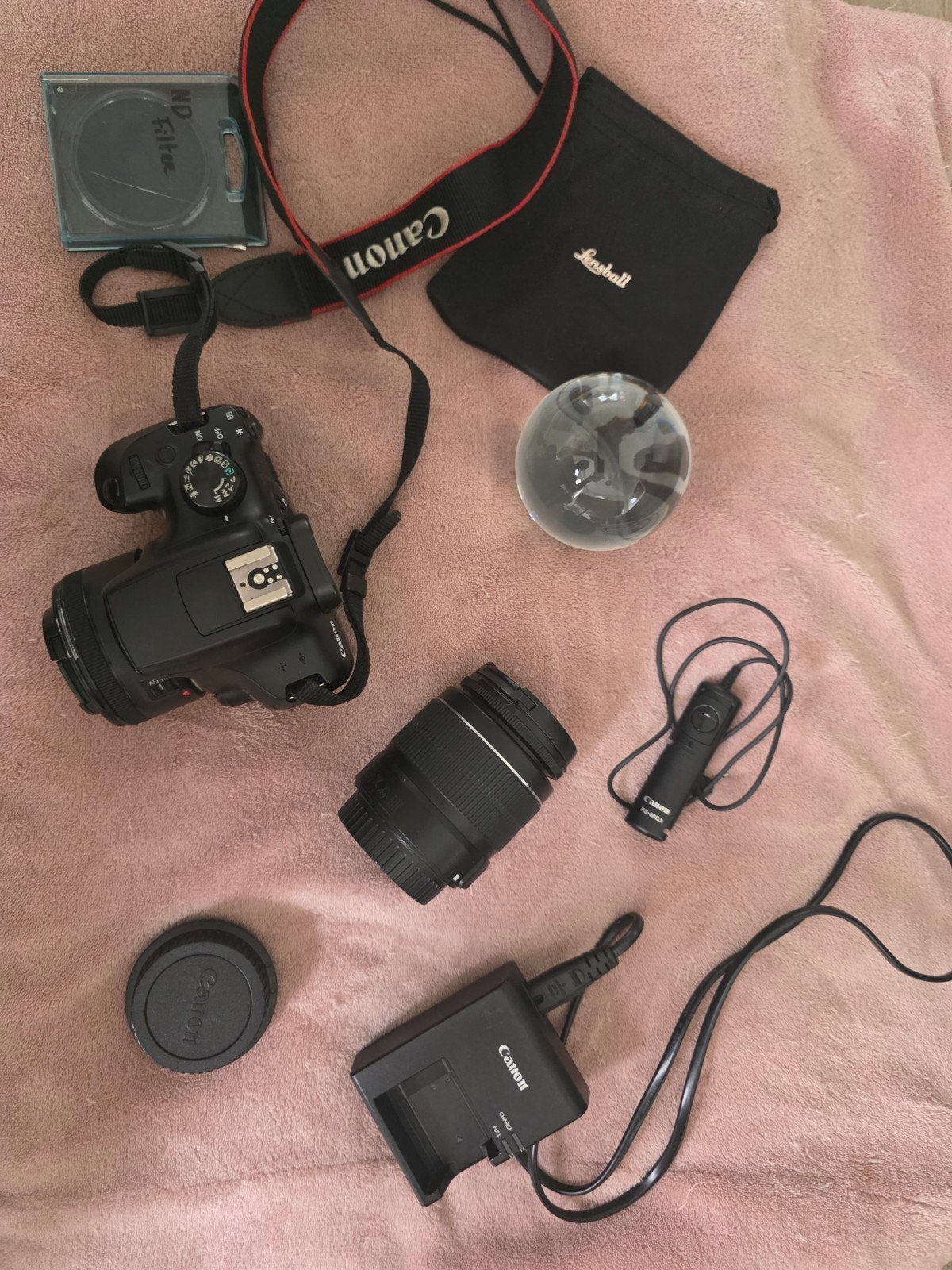 Canon EOS 1300D + 2 lenzen en accessoires, Spiegelreflex, Canon, Zo goed als nieuw, Lensdop
