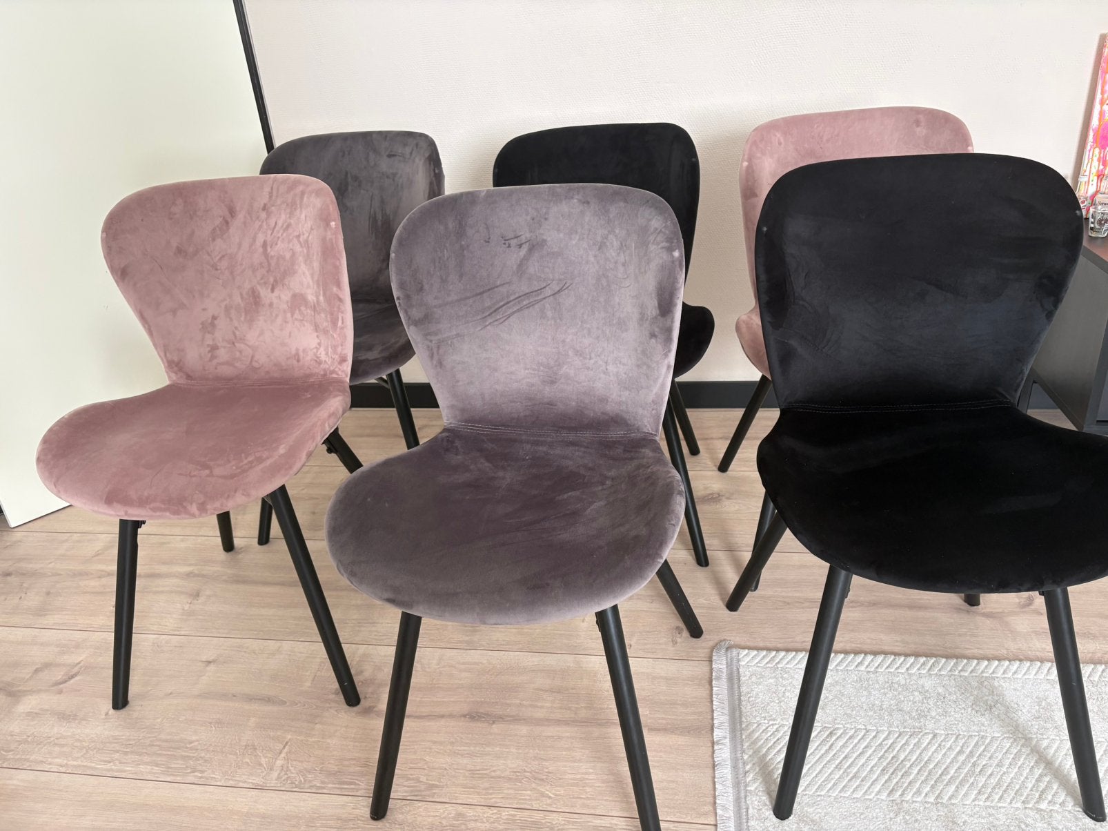 6 Velvet eetkamerstoelen €15 p/stuk.  ZSM weg, Huis en Inrichting, Stoelen, Ophalen, Zo goed als nieuw, Overige kleuren, Vijf, Zes of meer stoelen
