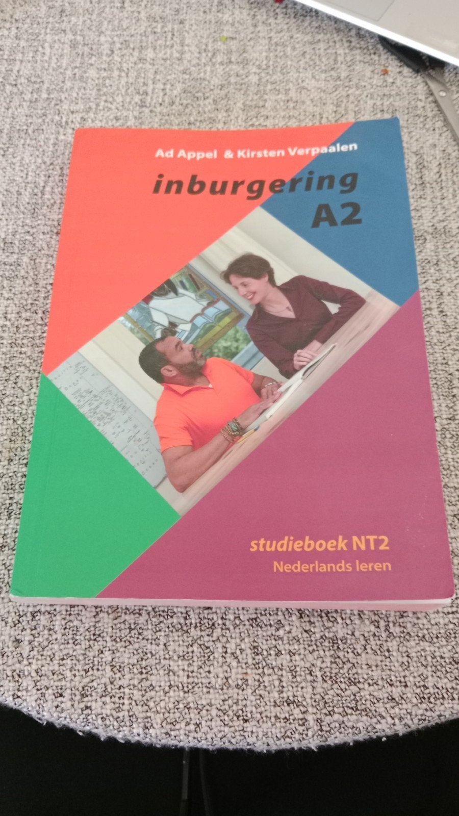 Inburgering A2 studieboek NT2 Nederlands leren, Boeken, Ophalen of Verzenden, Gelezen, Overige niveaus, Ad Appel & Kirsten Verpaalen