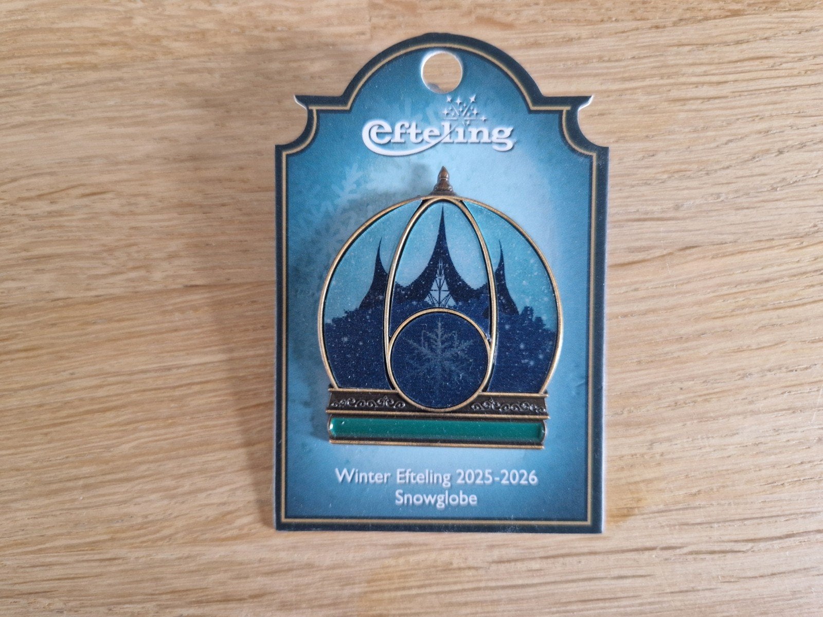 Efteling pin. Winter Efteling 2025-2026  " Snowglobe ", Ophalen of Verzenden, Nieuw, Button of Speldje