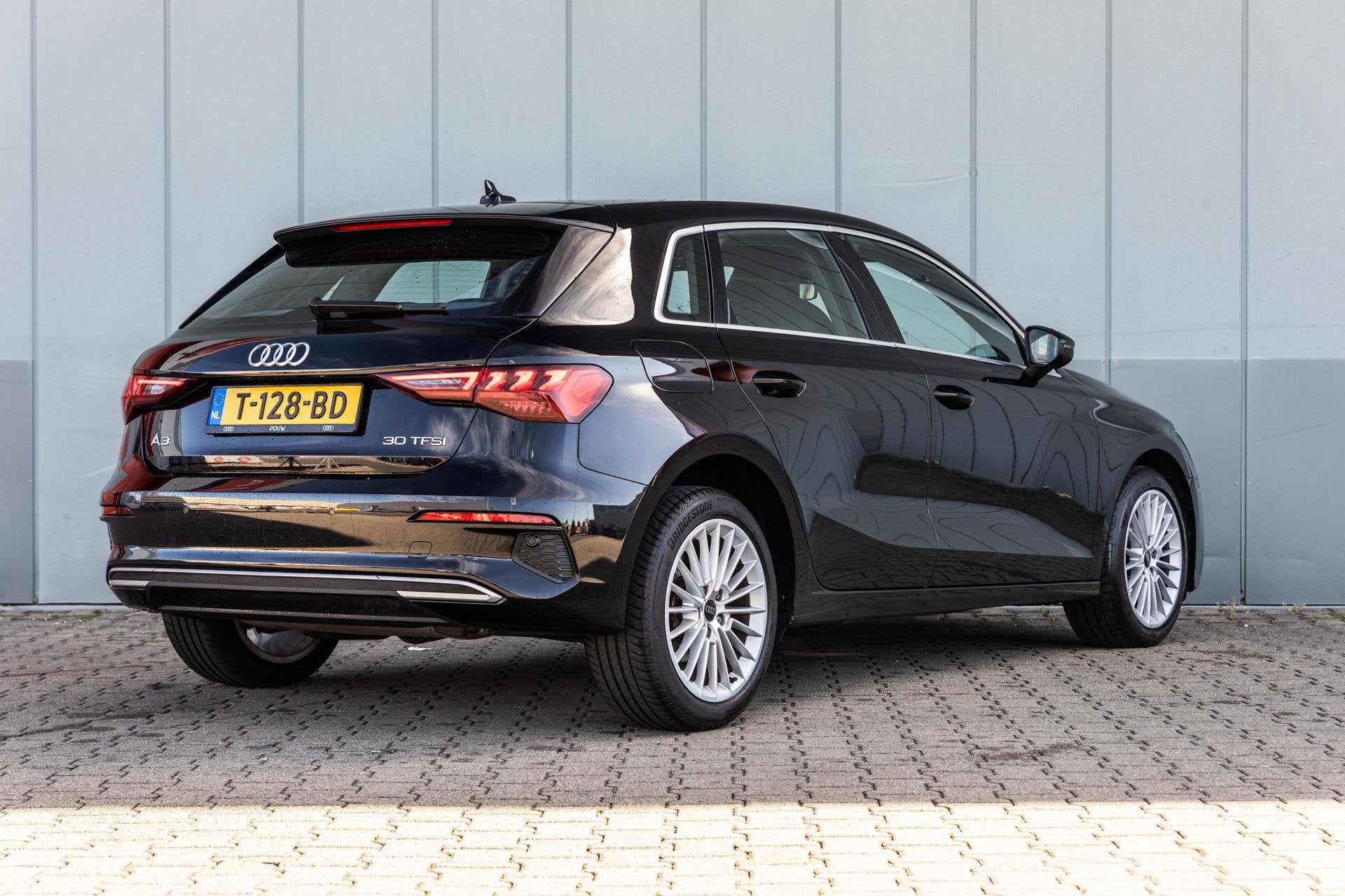 Audi A3 Sportback 30 TFSI 110pk S-tronic Advanced Edition |, 12 maanden, Stof, Gebruikt, Zwart