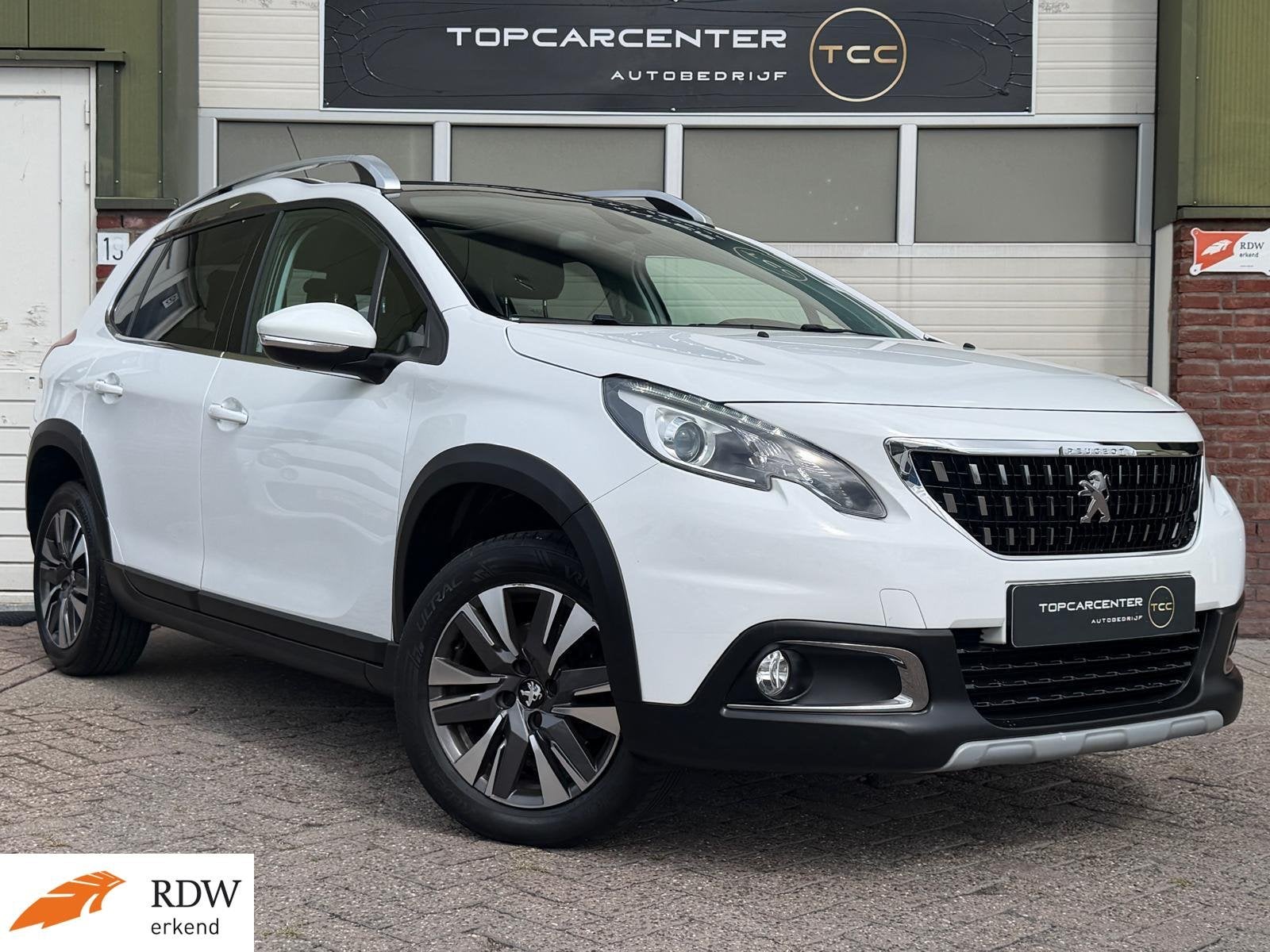 Peugeot 2008 1.2 Executive/PANO/STOELV/CARPLAY/TREKH/APK/NAP, Voorwielaandrijving, Euro 6, Bedrijf, Handgeschakeld