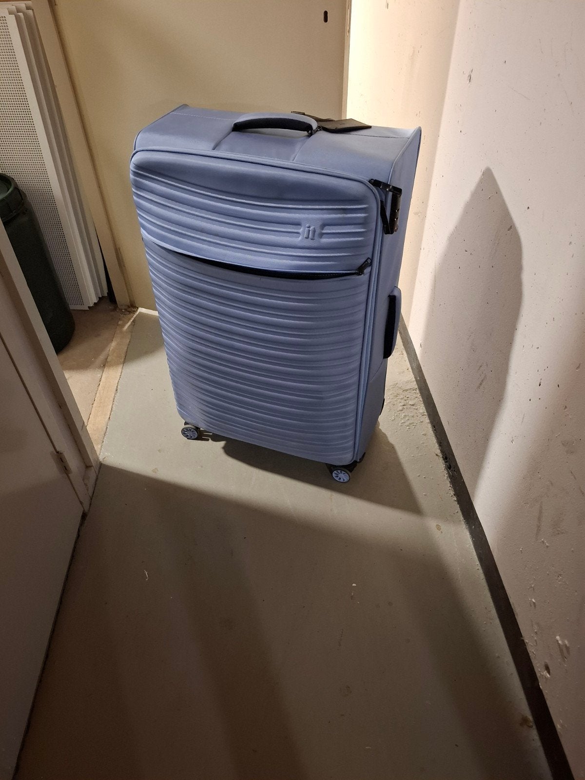 IT luggage koffer - Ideaal voor reizen, Hard kunststof, Zo goed als nieuw, 70 cm of meer, 55 cm of meer