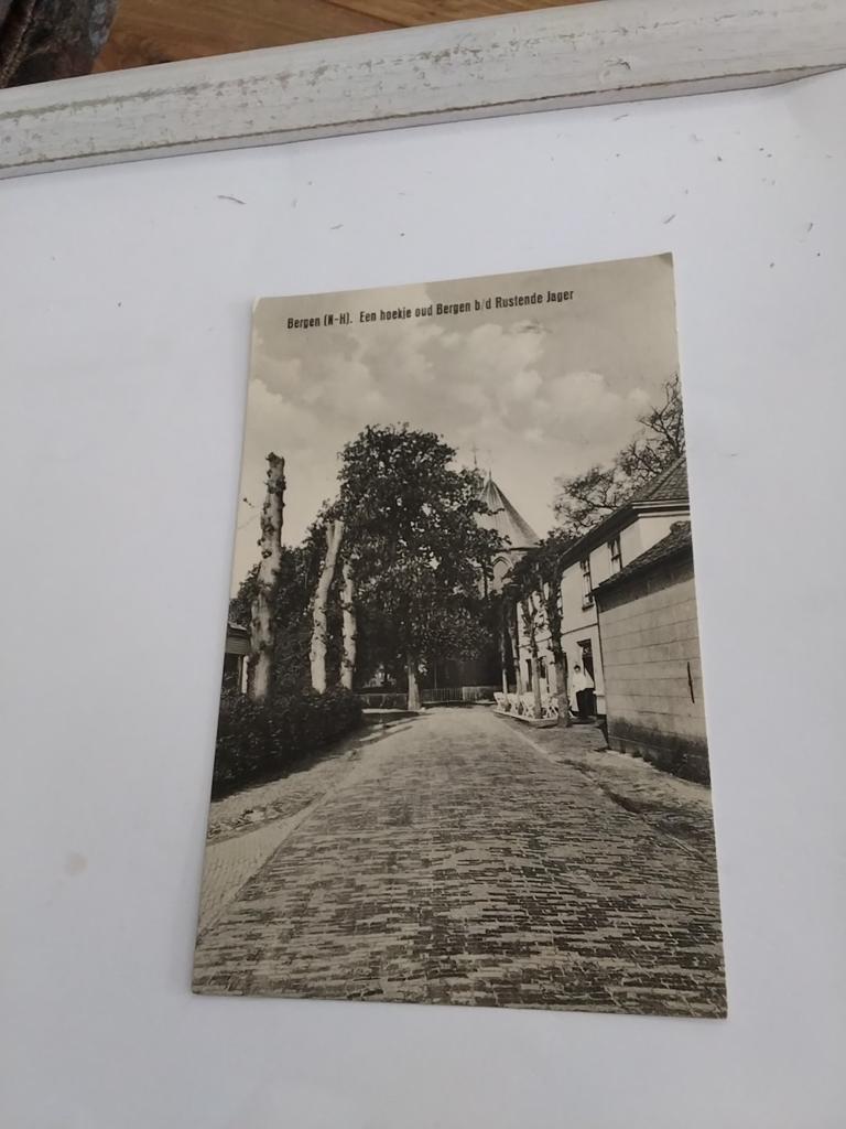 BERGEN. (N.H)  EEN HOEKJE OUD BERGEN b/d RUSTENDE JAGER, Ophalen of Verzenden, 1920 tot 1940, Noord-Holland