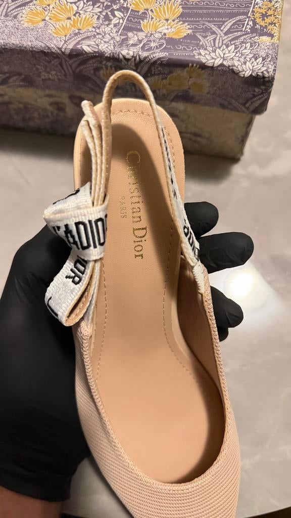 J'adior hakken maat 37, Kleding | Dames, Schoenen, Ophalen of Verzenden, Nieuw, Beige, Pumps